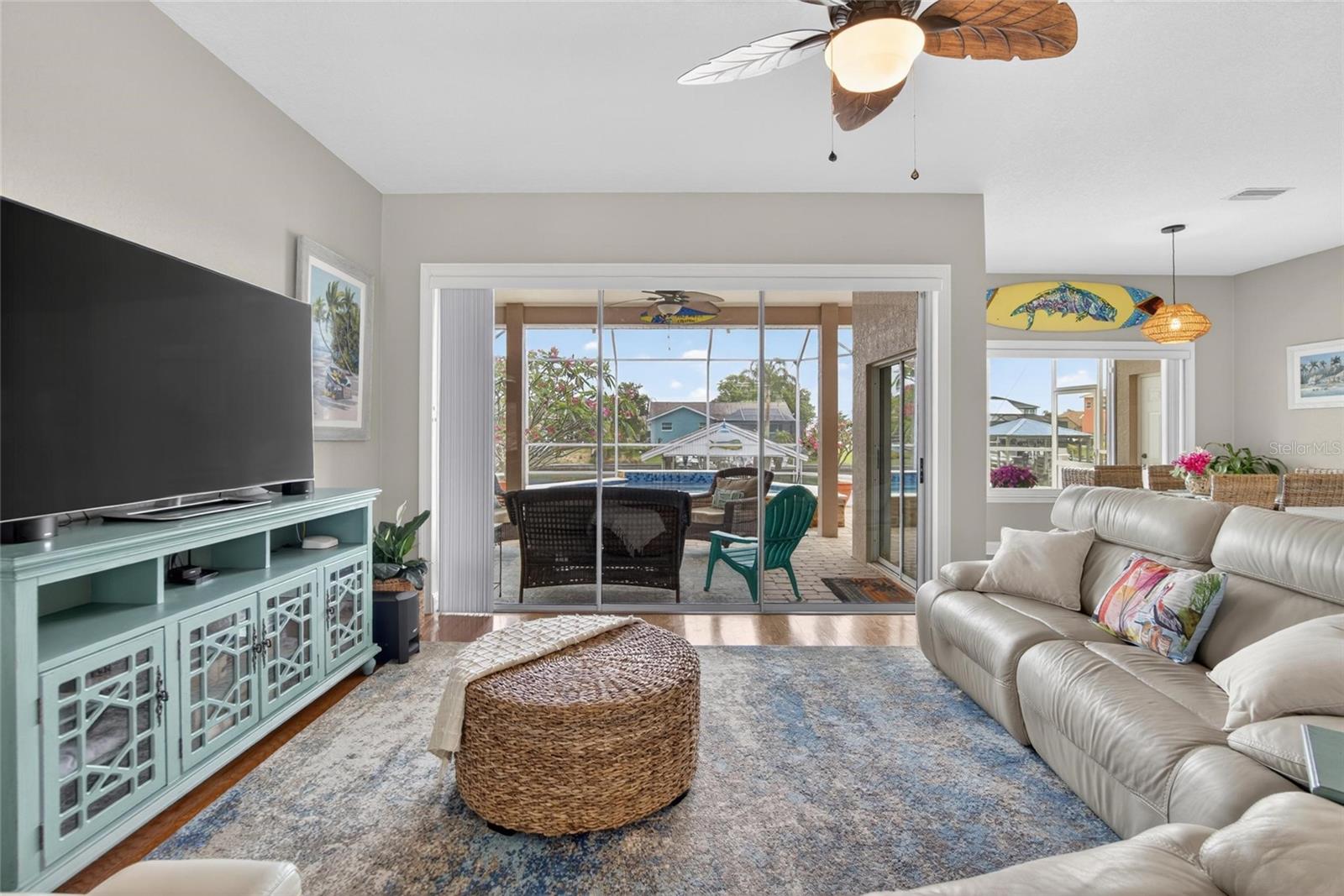 APOLLO BEACH UNIT 06 - Residential