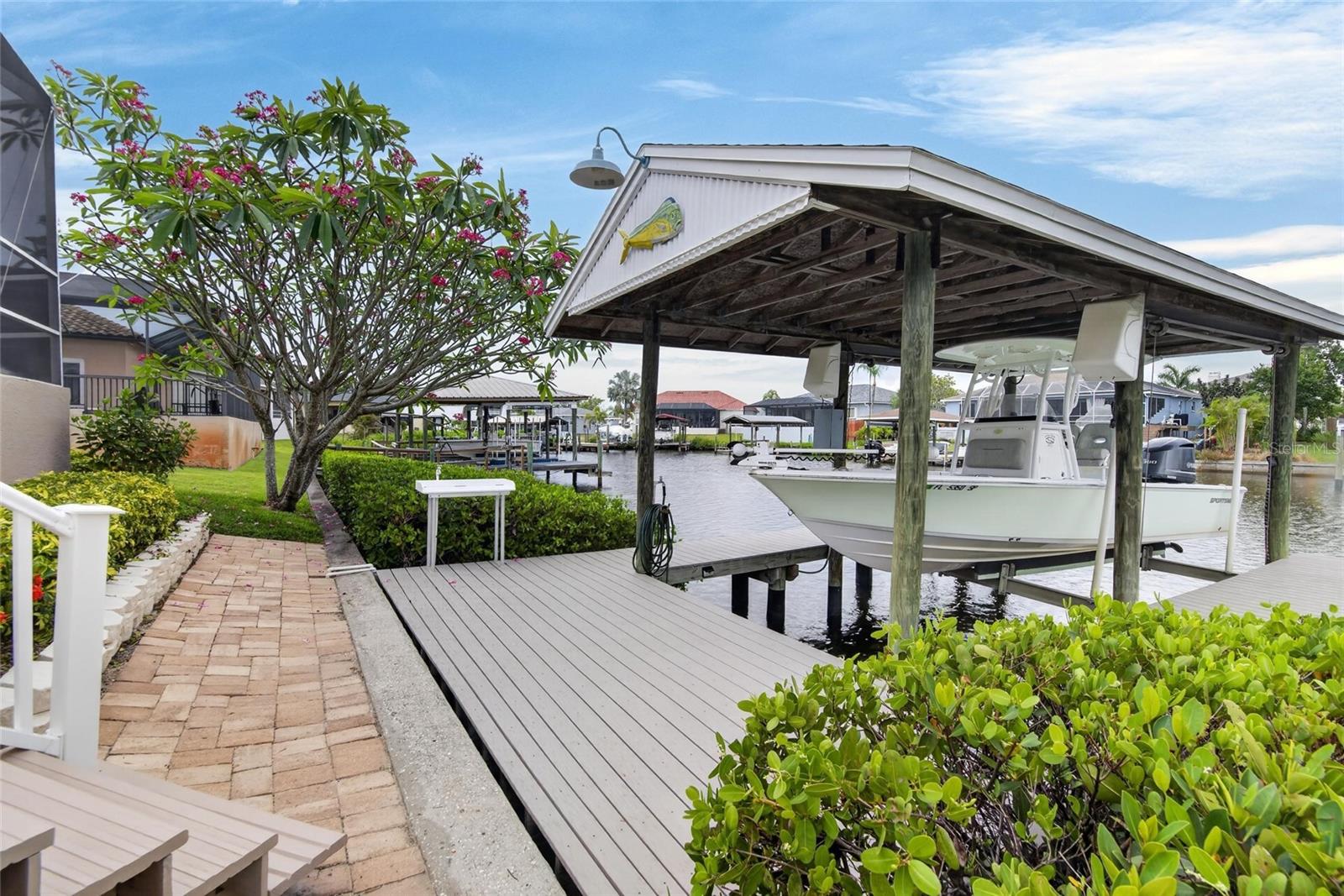 APOLLO BEACH UNIT 06 - Residential