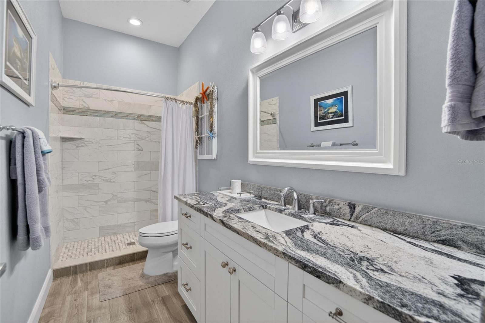 APOLLO BEACH UNIT 06 - Residential