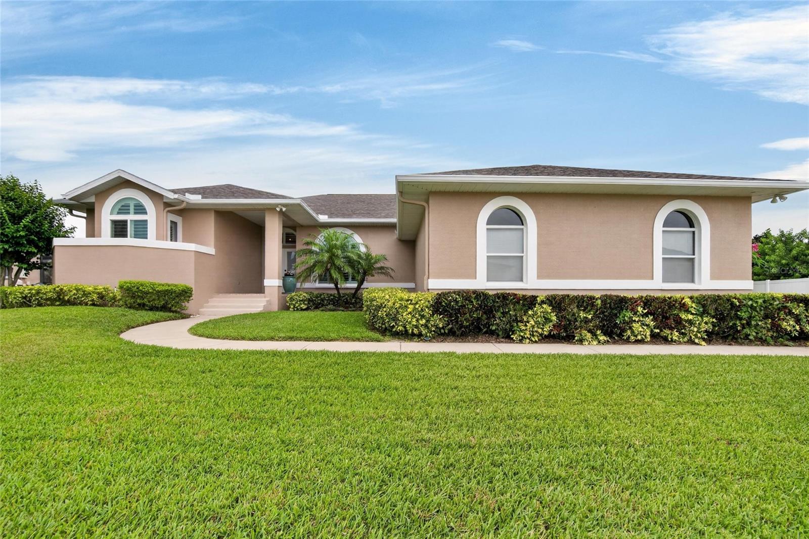 806 EAGLE LANE