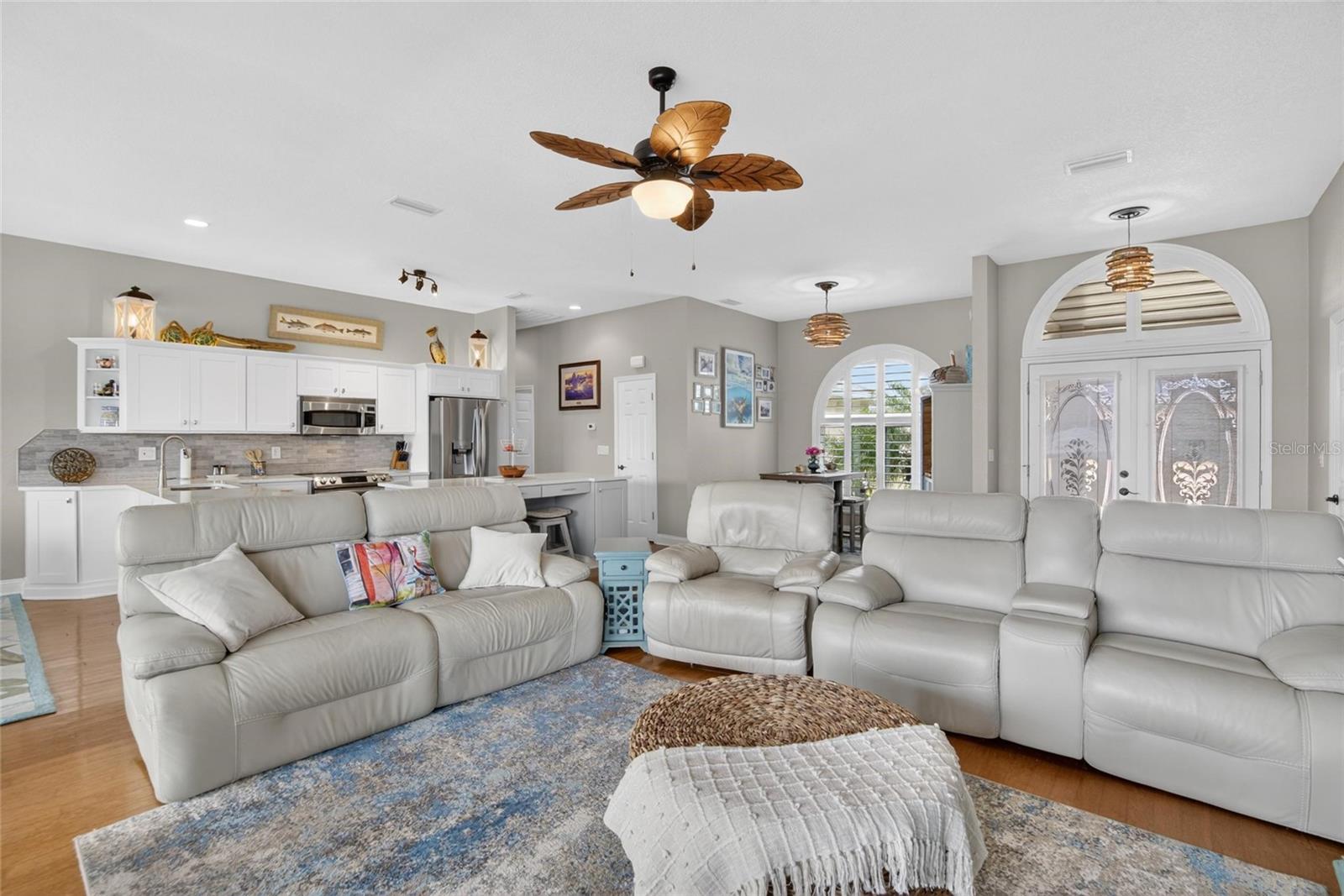 APOLLO BEACH UNIT 06 - Residential