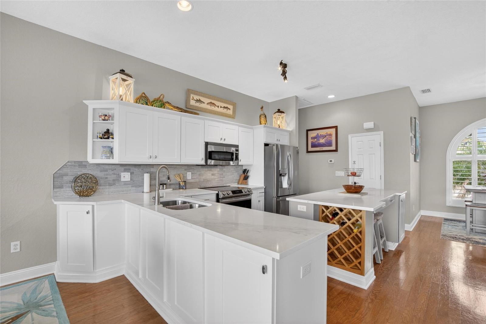 APOLLO BEACH UNIT 06 - Residential