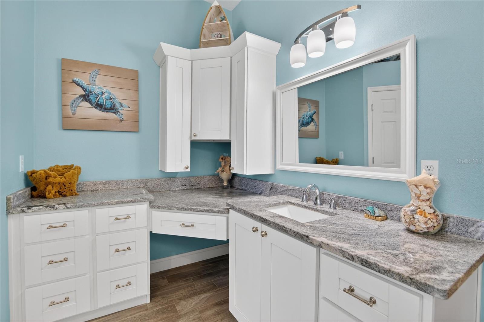 APOLLO BEACH UNIT 06 - Residential