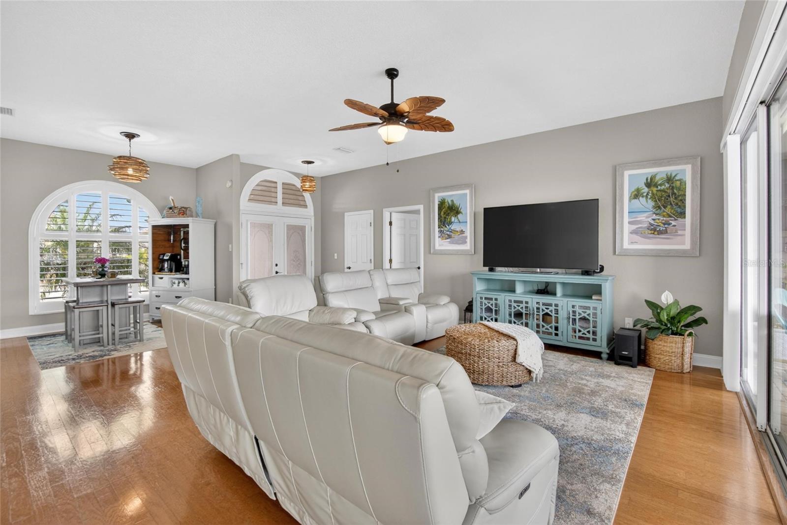 APOLLO BEACH UNIT 06 - Residential