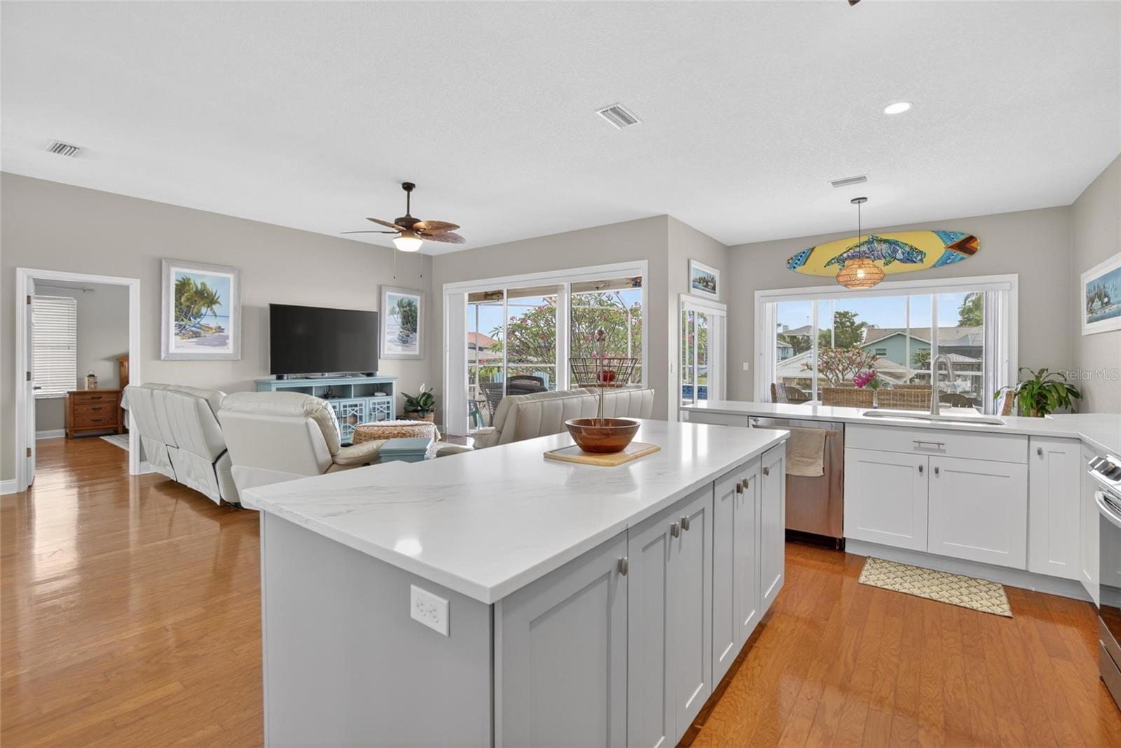 APOLLO BEACH UNIT 06 - Residential