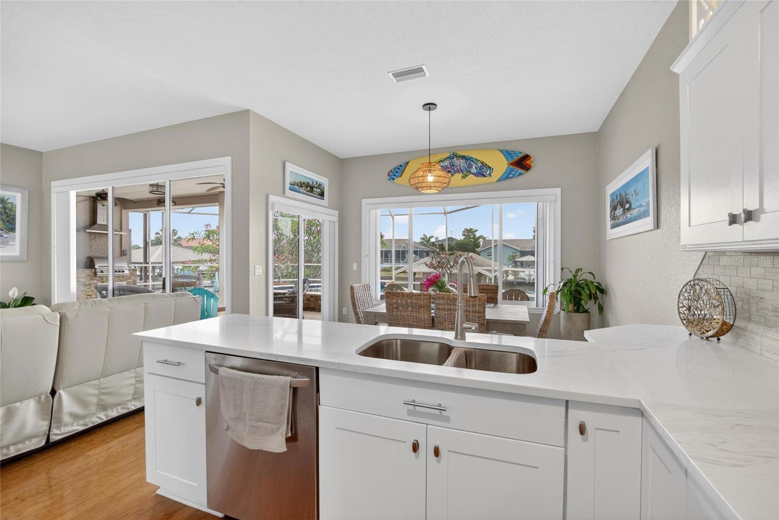 APOLLO BEACH UNIT 06 - Residential