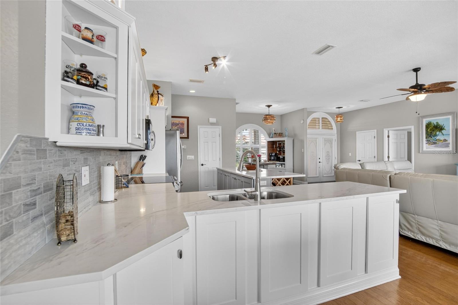 APOLLO BEACH UNIT 06 - Residential