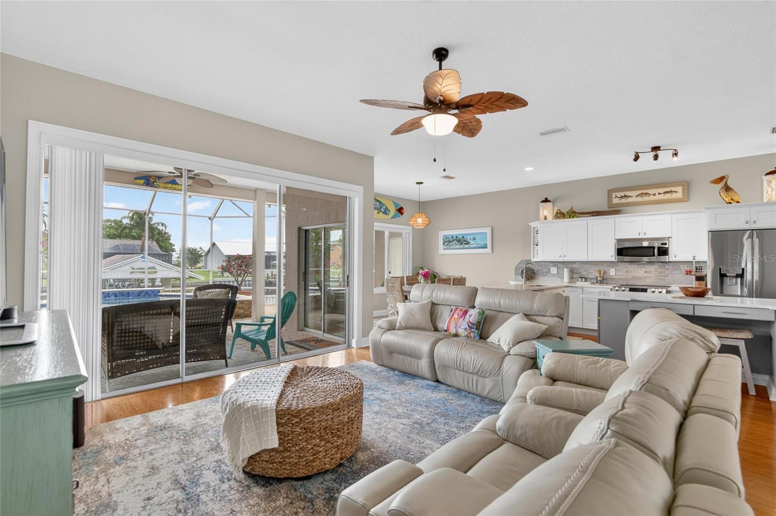 APOLLO BEACH UNIT 06 - Residential