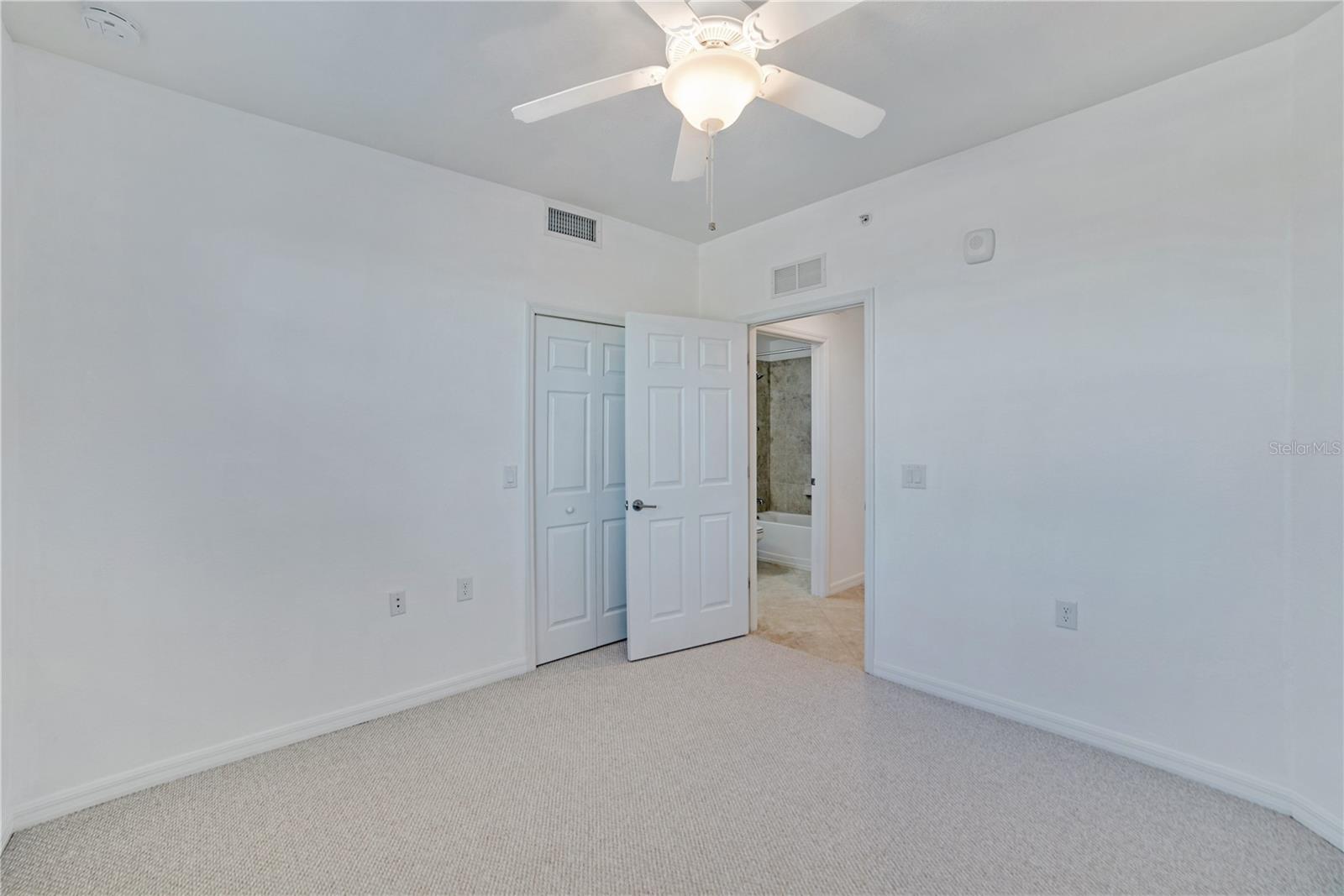 TERRACE I AT LAKEWOOD NATIONAL PH 2 - Residential Lease