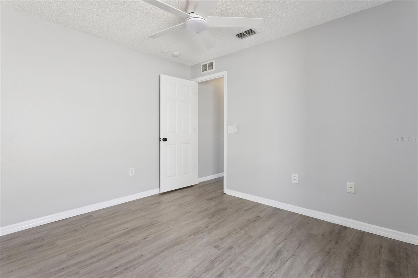 GROVELAND LAKE DOT LANDING SUB - Residential