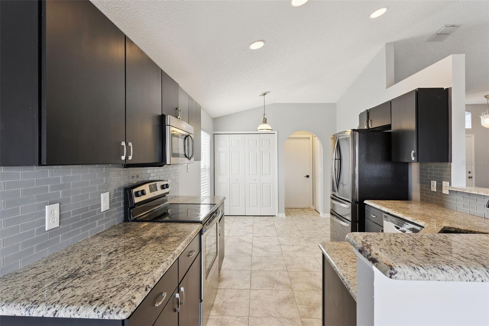 GROVELAND LAKE DOT LANDING SUB - Residential