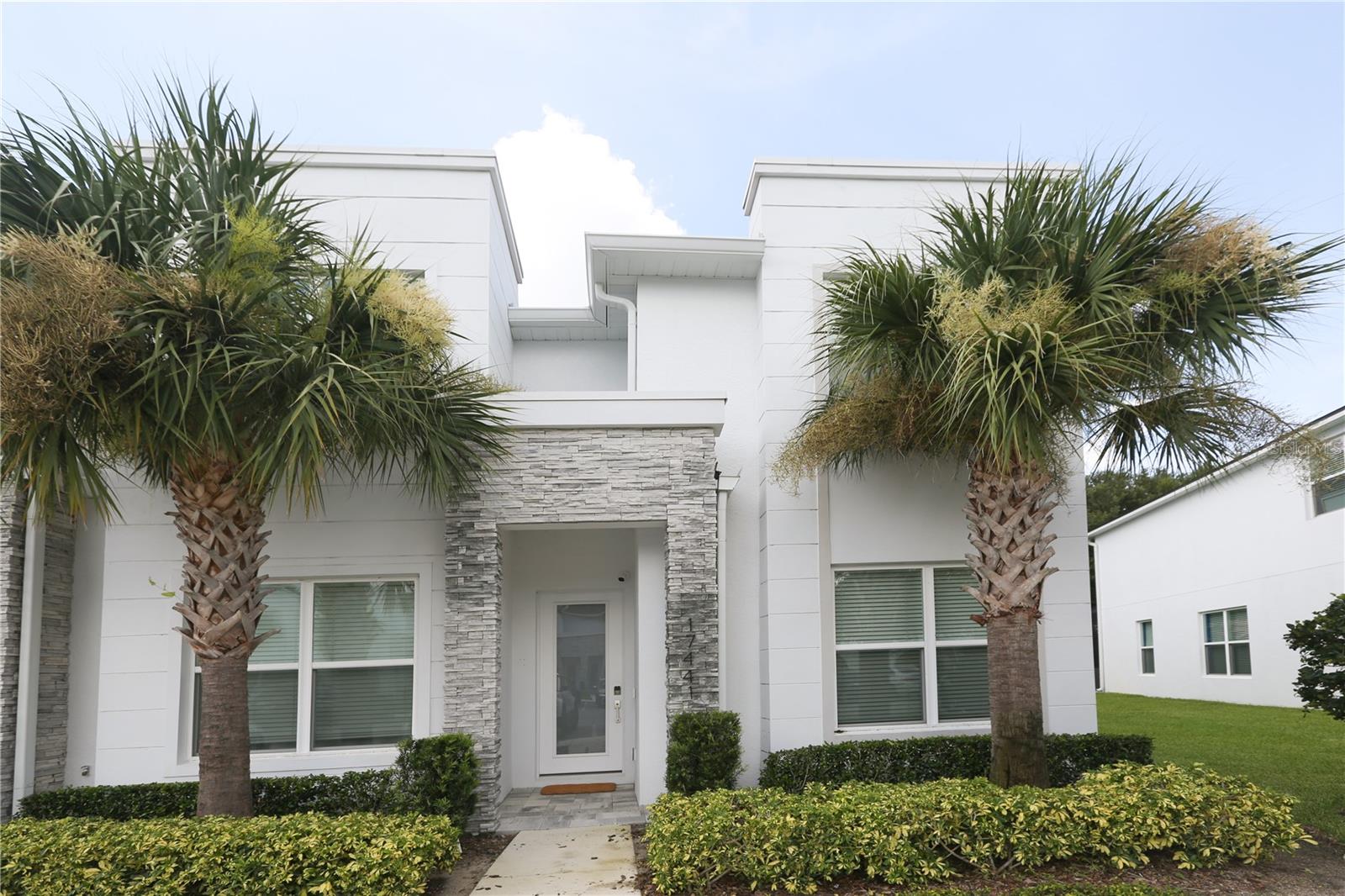 Make this fantastic 4-bedroom, 3-bathroom Fully Furnished townhome your new home. The quality furnishings, most of which are brand new and never used, make this great home an even better one. In a great location just off highway 27 there is good access to major highways, shopping, restaurants, and the theme parks for relaxing downtime.
The first floor has a very convenient bedroom with access to the Jack n Jill bathroom. The open plan living areas encompass the modern kitchen with stainless steel appliances and waterfall countertops, the dining area, and family room. Access to the patio and pool is through the slider doors that give the home that indoor/outdoor feel.
Upstairs there is a large primary bedroom along with two more bedrooms and a family bathroom.
The community also has a communal pool, clubhouse, and fitness center.
Don't miss out - Call today and make this your new Home.