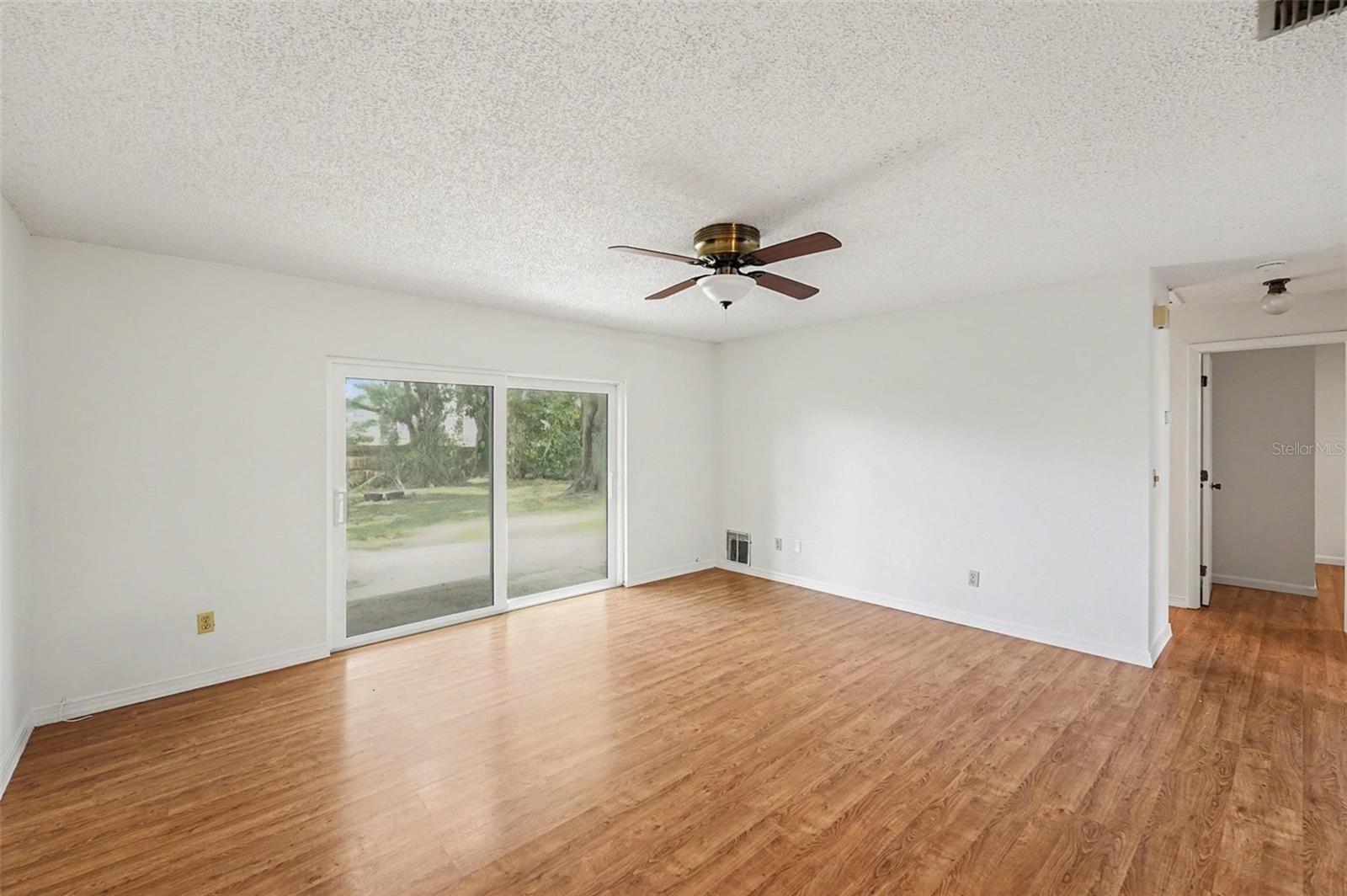 AUTUMN RUN - Residential