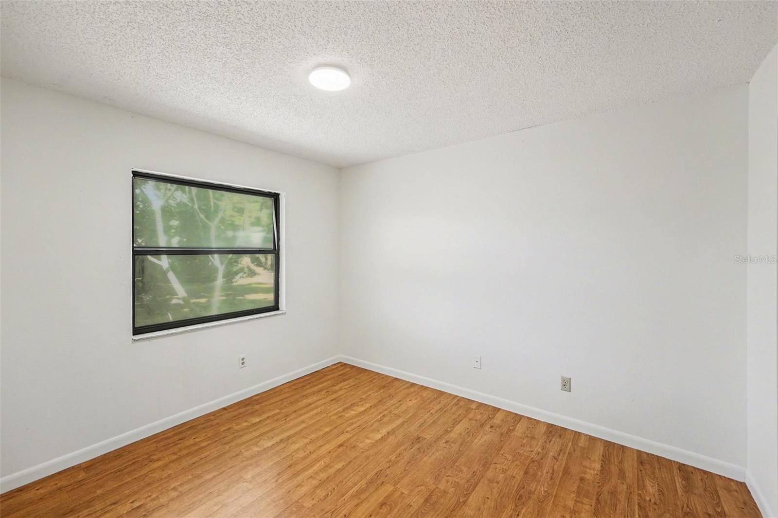 AUTUMN RUN - Residential