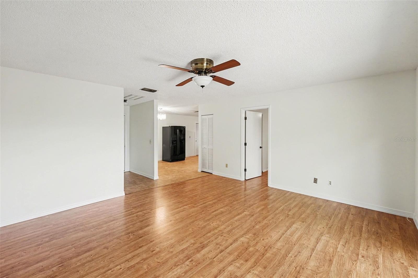 AUTUMN RUN - Residential