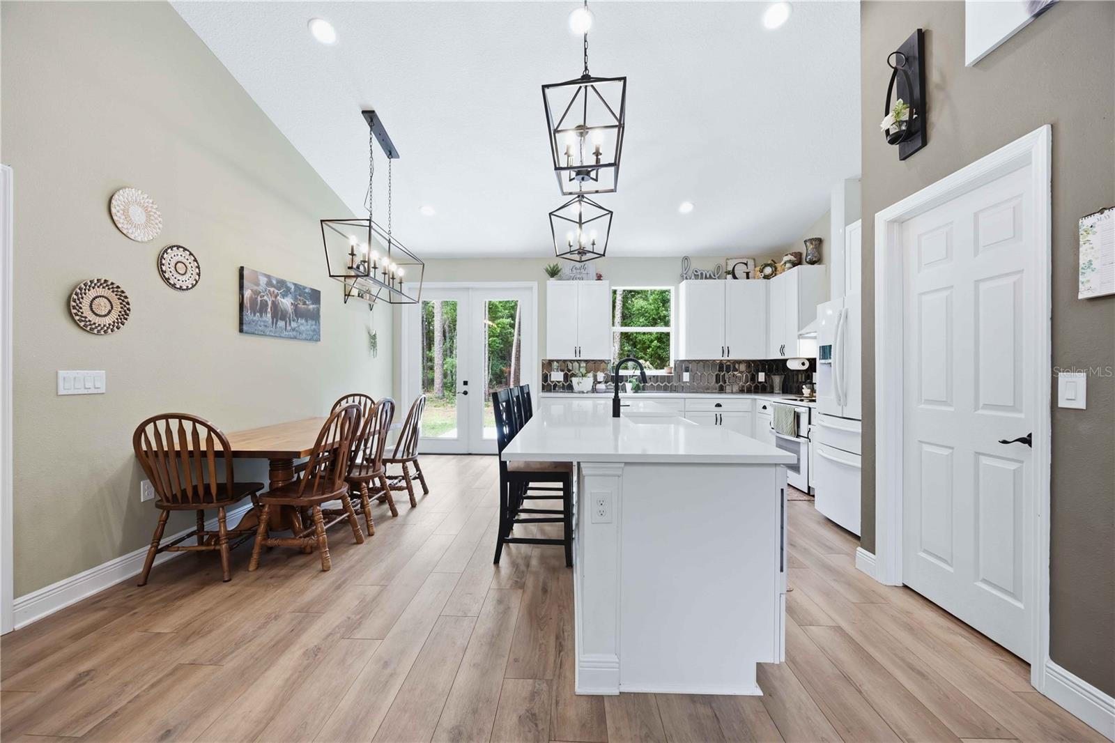 BEVERLY HILLS ESTATES - Residential