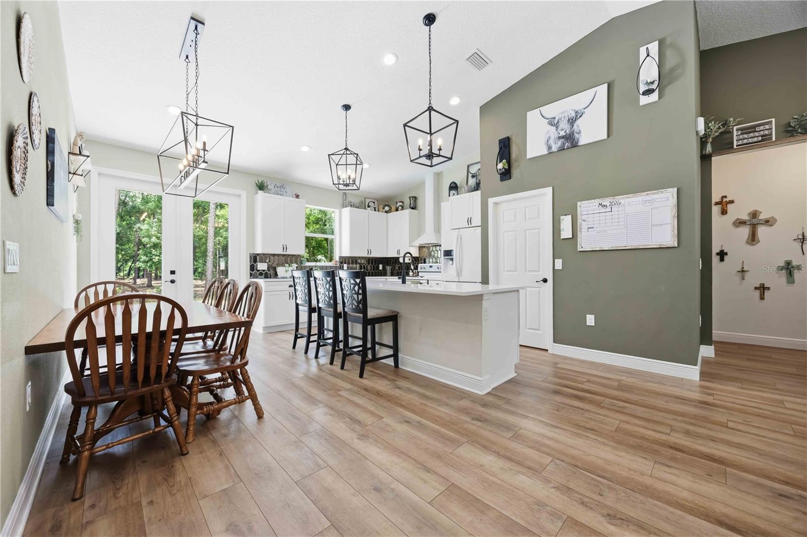 BEVERLY HILLS ESTATES - Residential