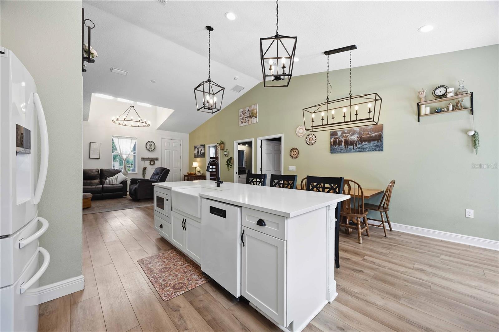 BEVERLY HILLS ESTATES - Residential