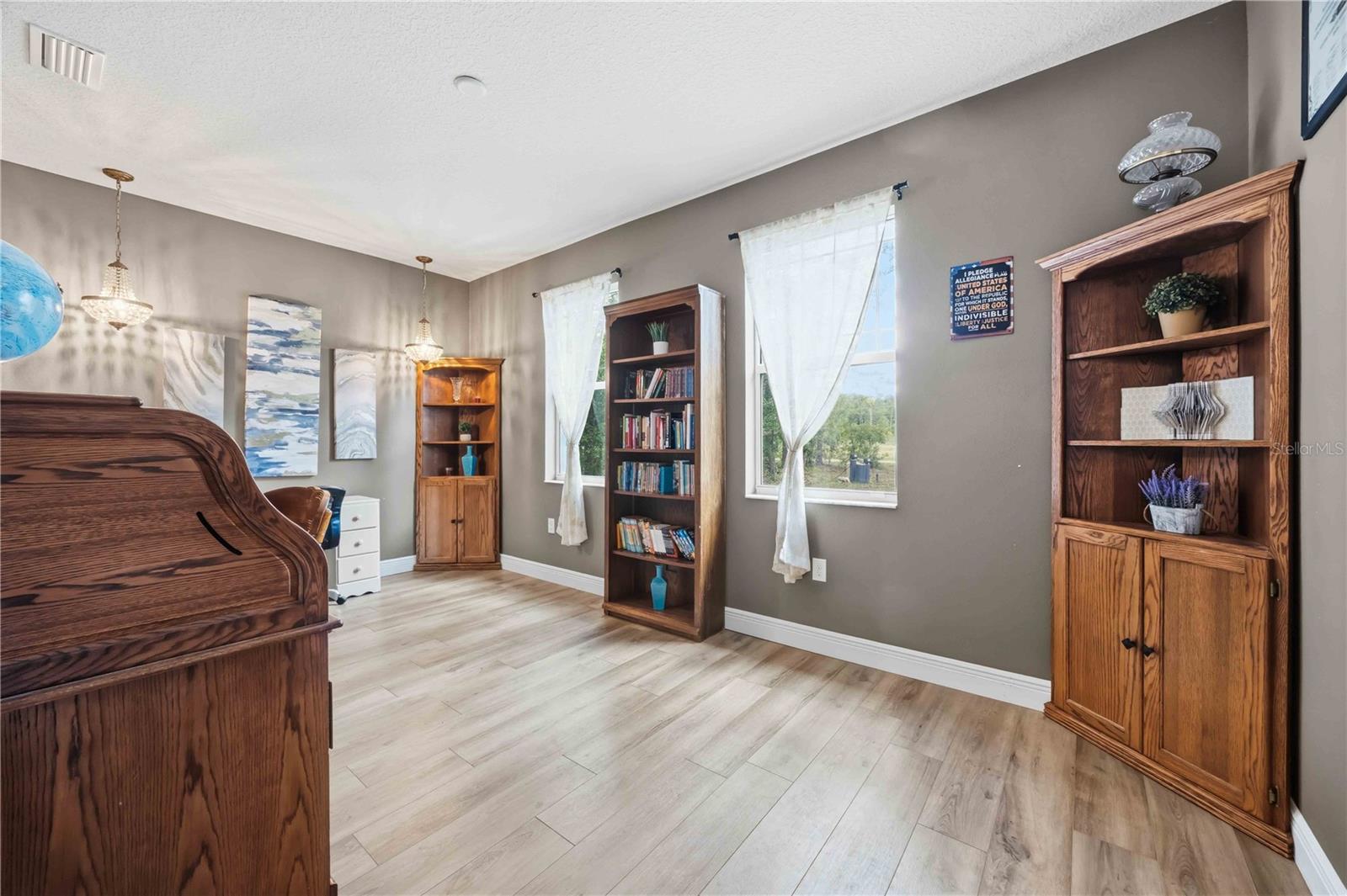 BEVERLY HILLS ESTATES - Residential
