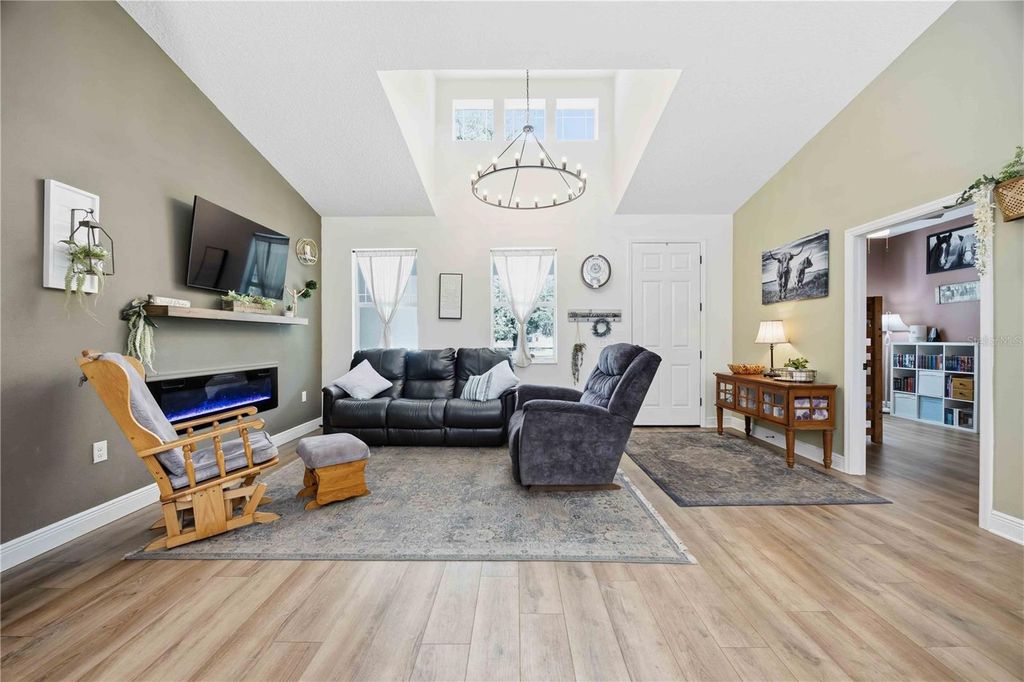 Photo of 1211 Hollywood Lane, Lakeland, FL 33809 (MLS # D6147340)