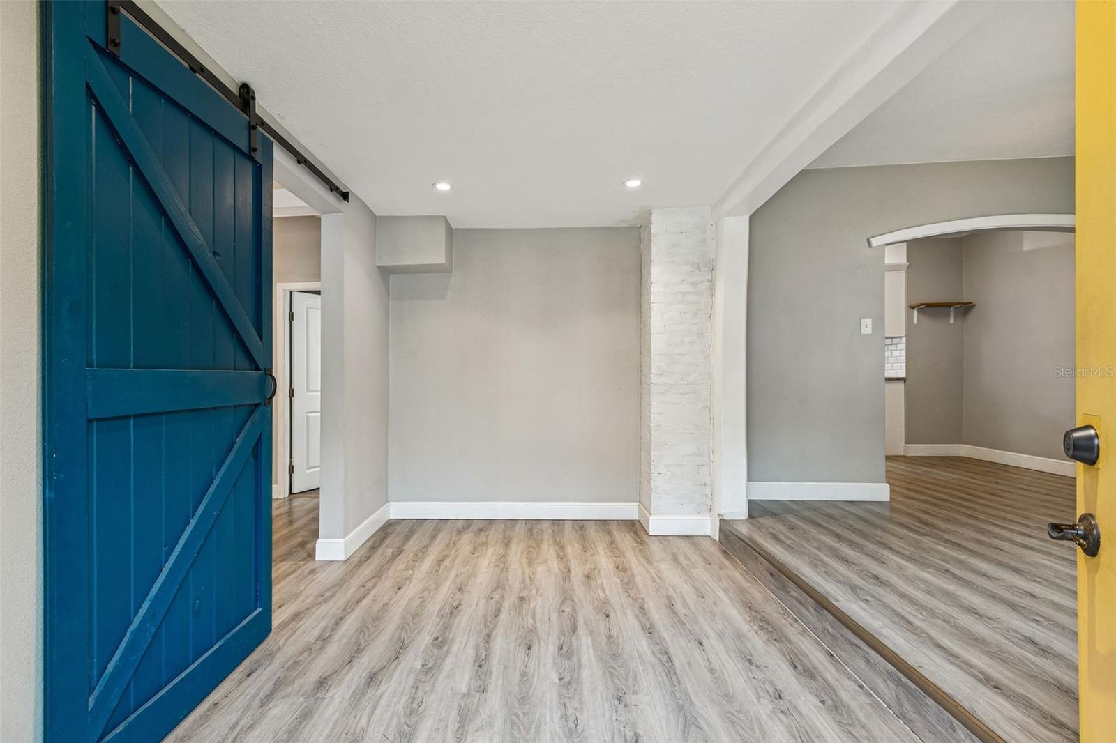 1206 E CRENSHAW STREET