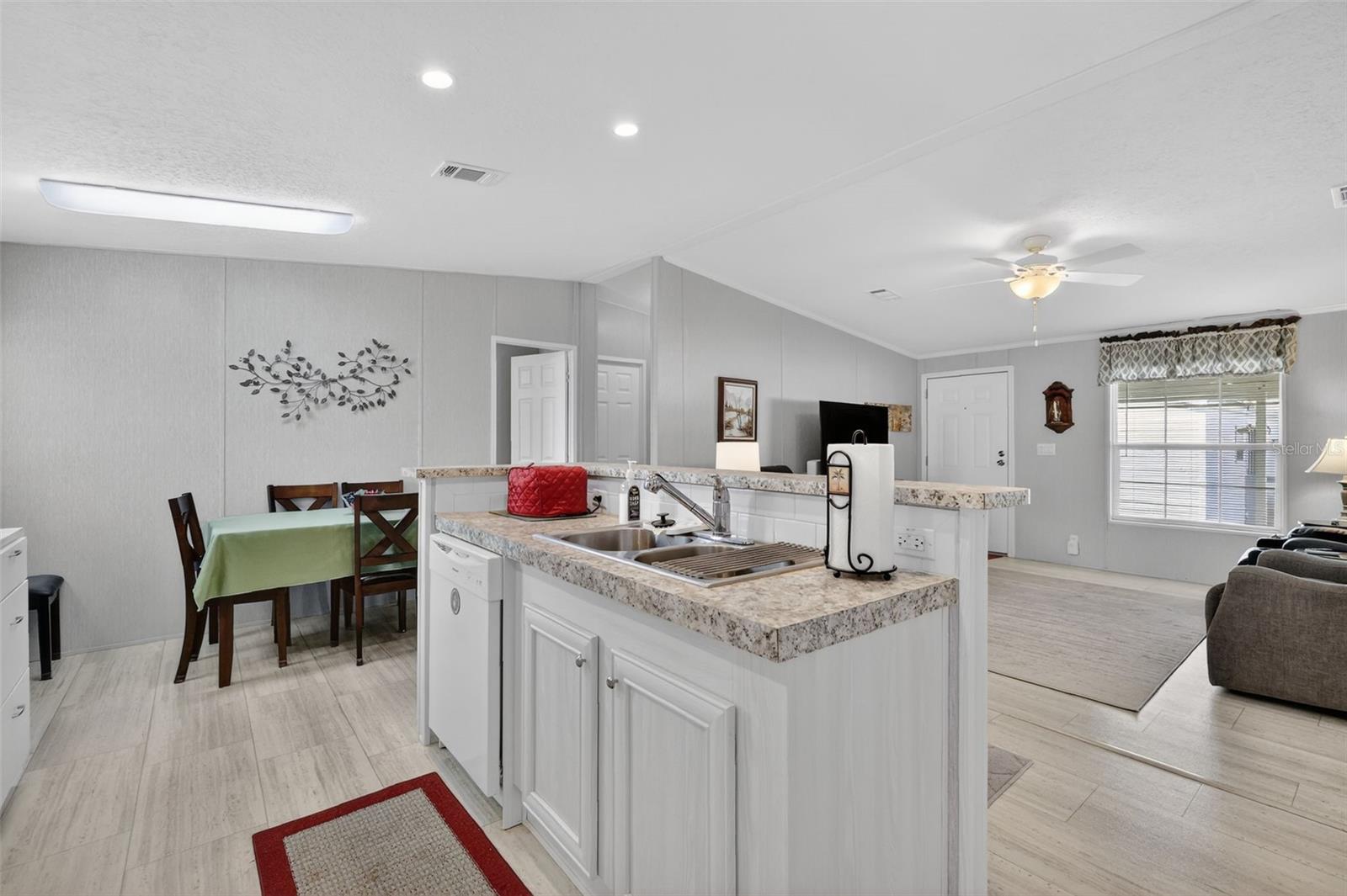 LAKE YALE ESTATES - Residential