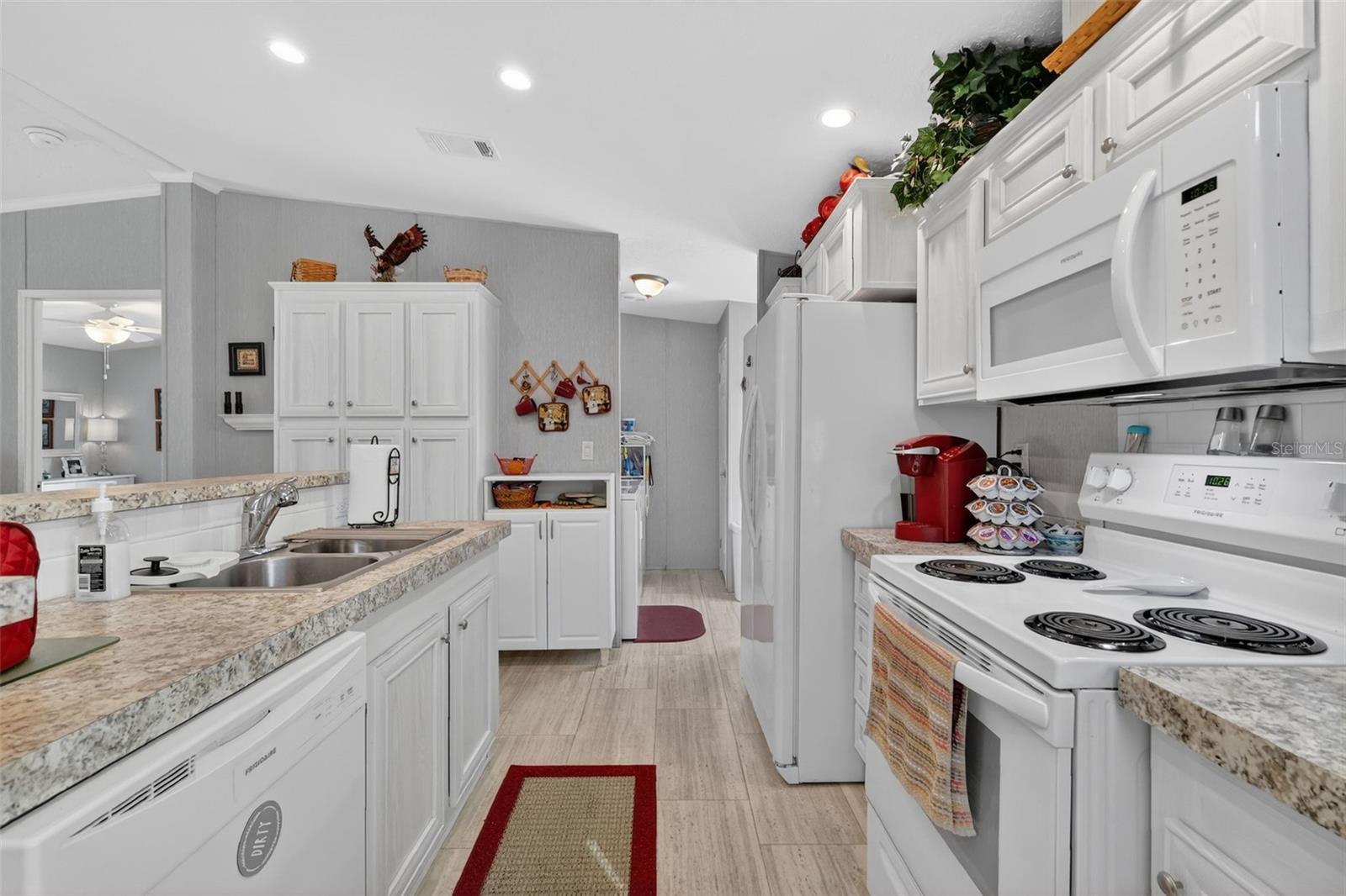 LAKE YALE ESTATES - Residential