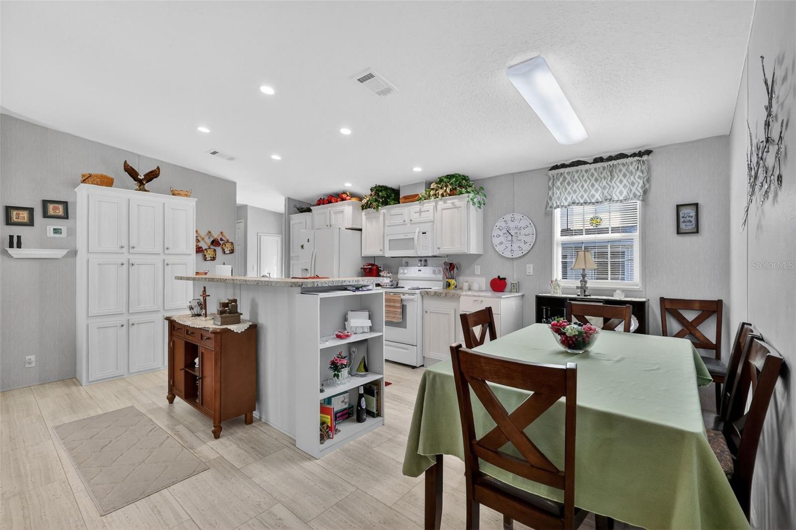 LAKE YALE ESTATES - Residential