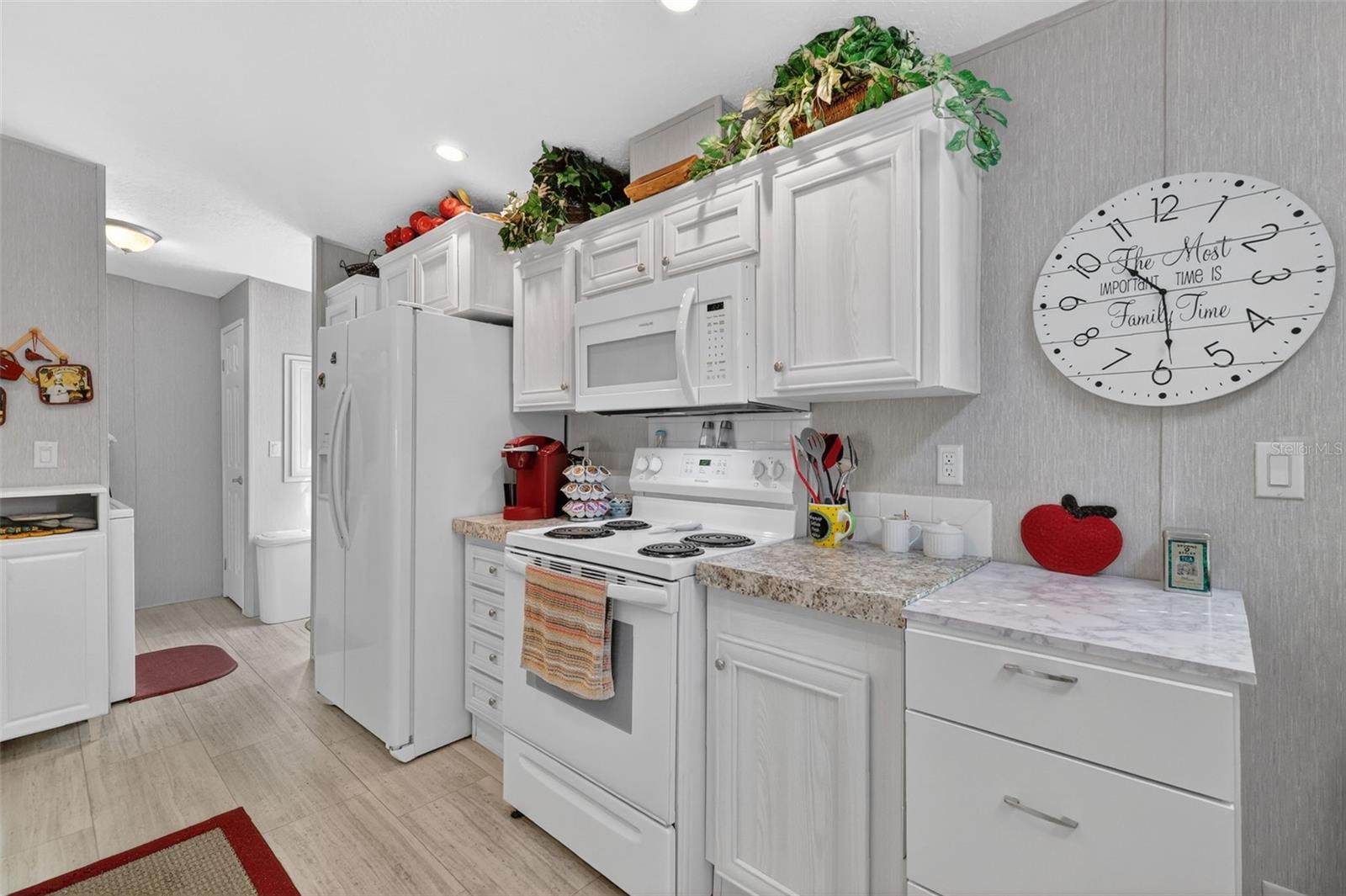 LAKE YALE ESTATES - Residential