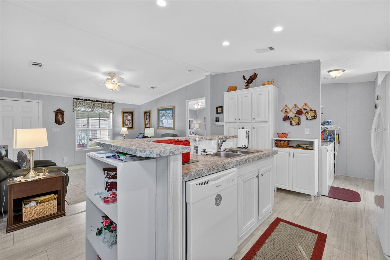 LAKE YALE ESTATES - Residential