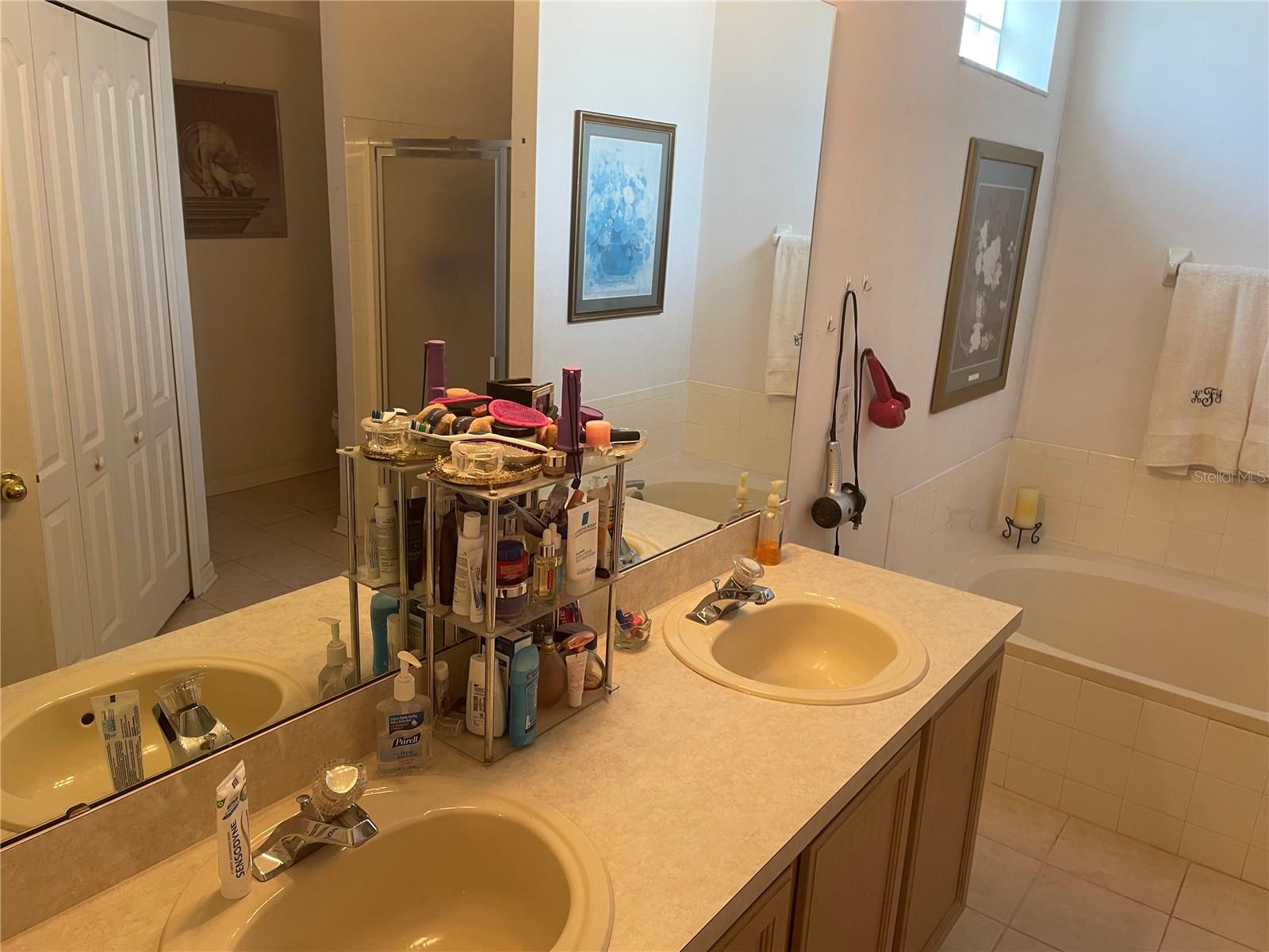 HUNTERS CREEK TR 305 PH 01 - Residential