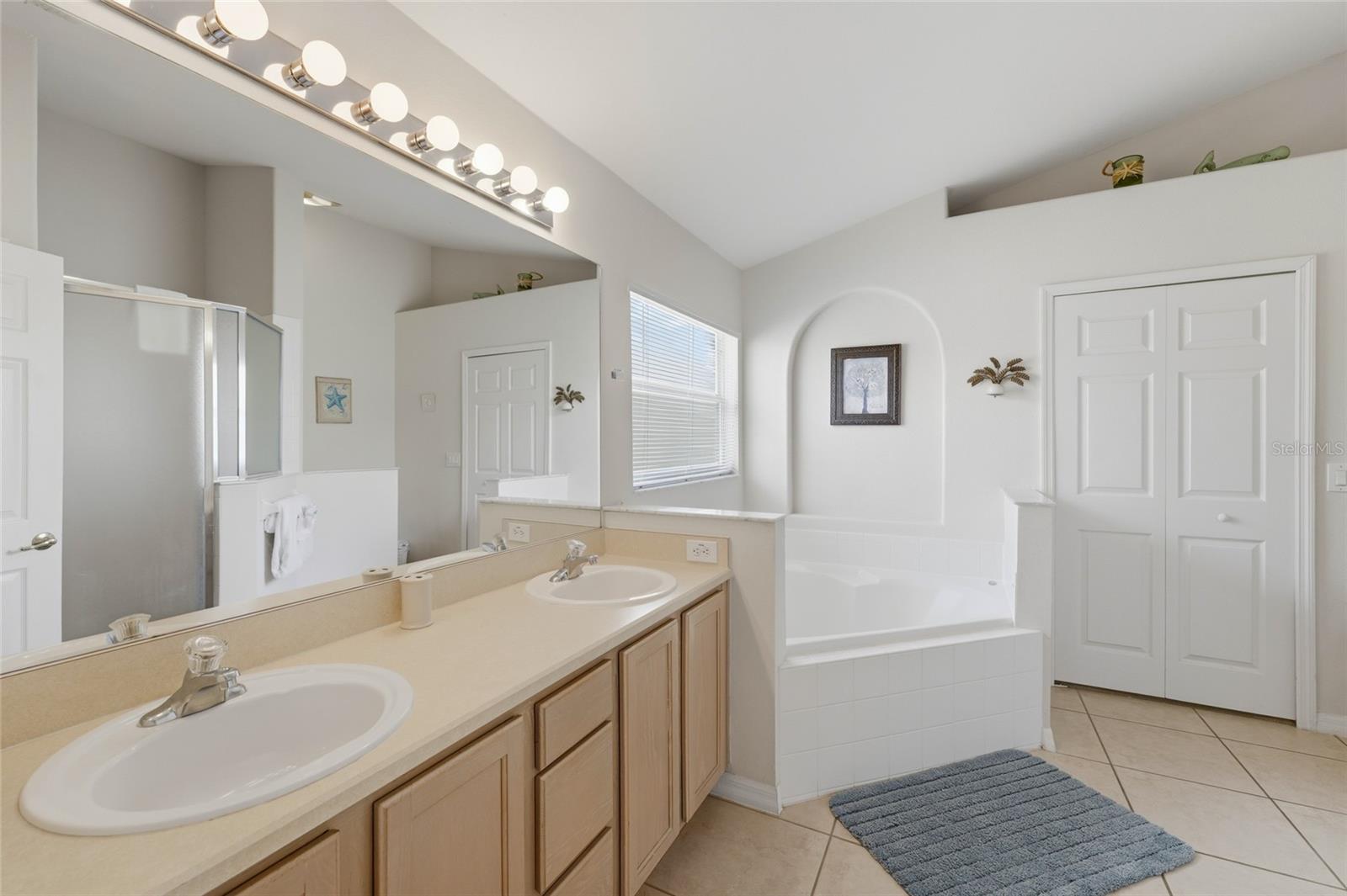 INDIAN CREEK - Residential