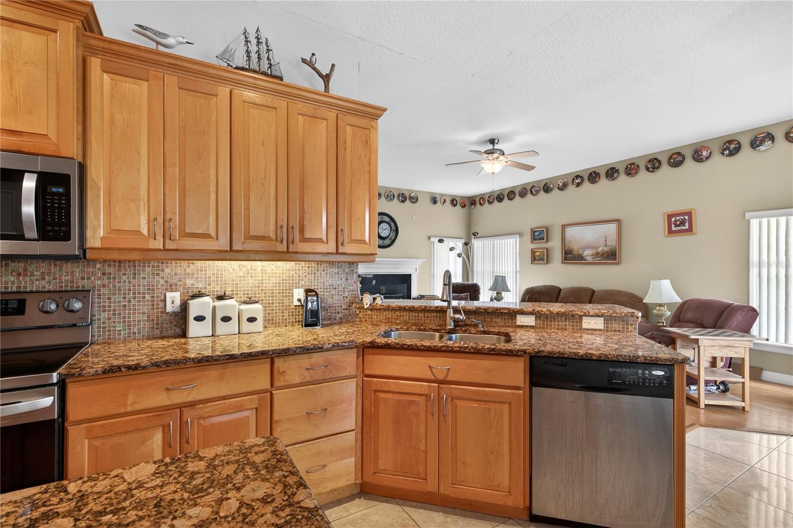 PARK PLACE ON LAKE JOANNA - Residential