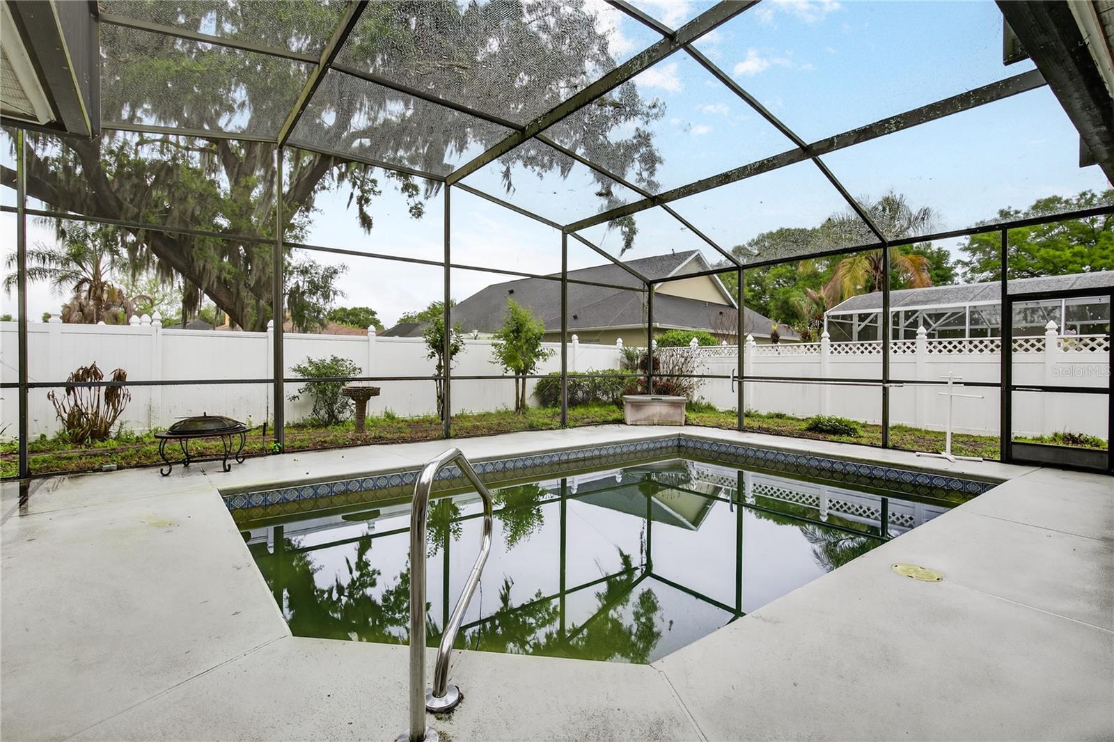 PARK PLACE ON LAKE JOANNA - Residential