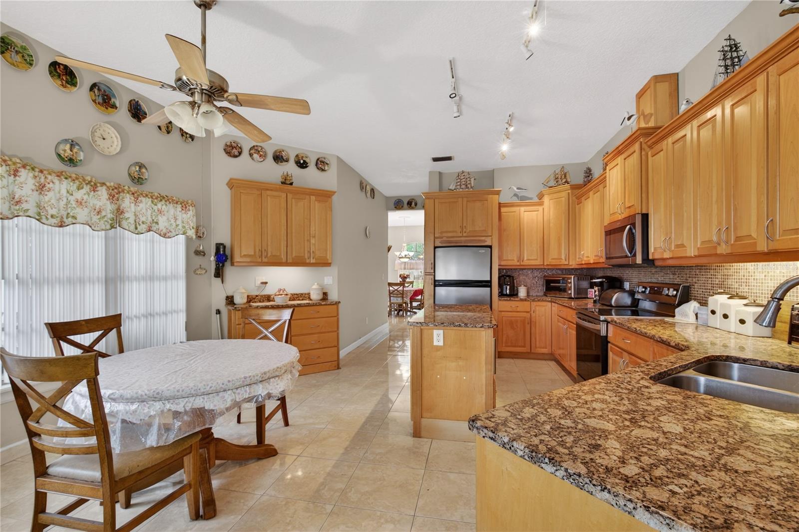 PARK PLACE ON LAKE JOANNA - Residential