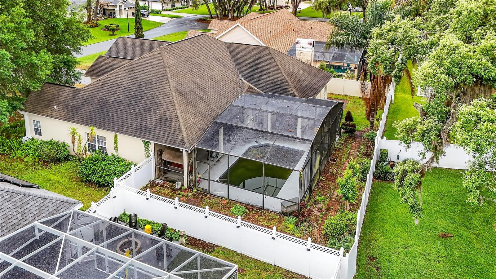 PARK PLACE ON LAKE JOANNA - Residential