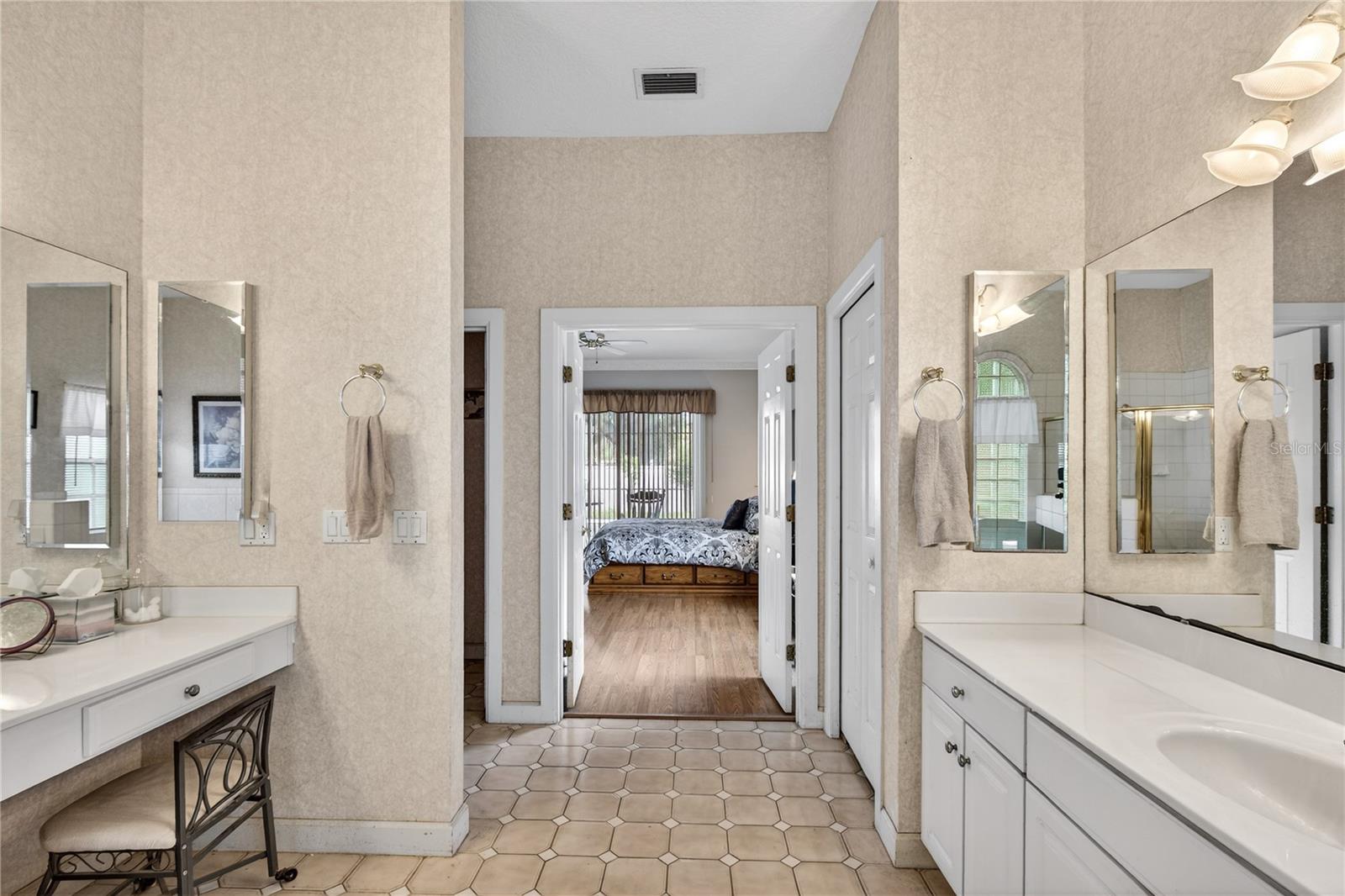 PARK PLACE ON LAKE JOANNA - Residential