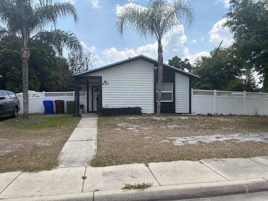 House with oversized lot in Central Kissimmee. Offering a rare blend of urban conveniences and suburban serenity. The crowning glory of this home is its expansive completely fenced all around outdoor space. The property sits on an oversized lot, providing ample space for various outdoor activities. Also includes a large driveway and attached garage , providing ample space for parking. The home’s prime location further ensures that all amenities are in the area. Schedule a viewing today, and prepare to be charmed by all this delightful home has.