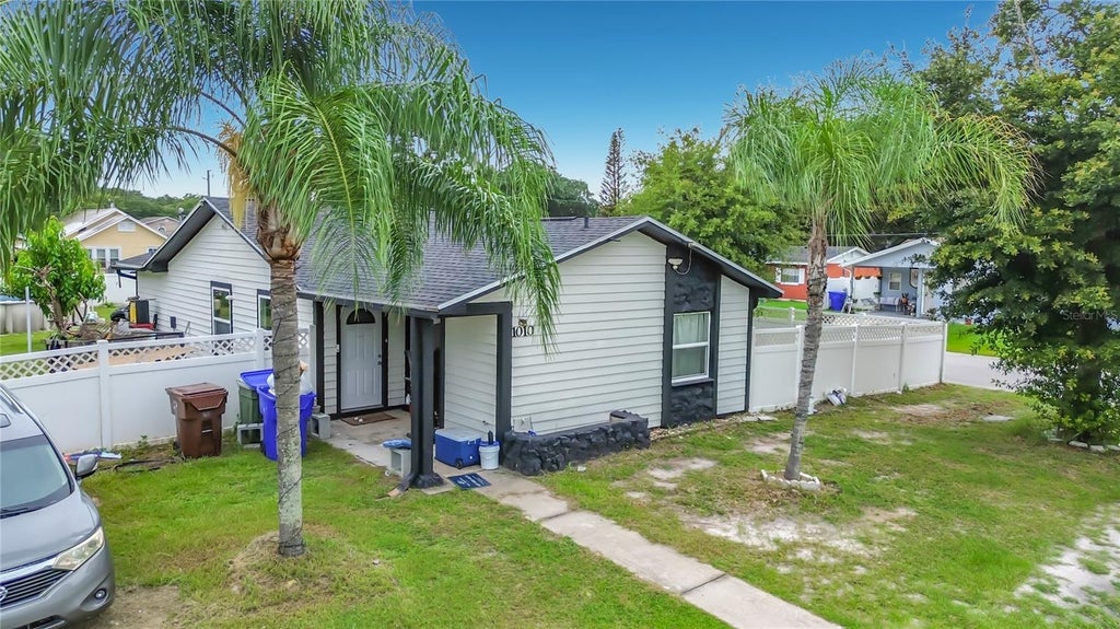 Photo of 1010 Van Lieu Street, Kissimmee, FL 34744 (MLS # O6409485)