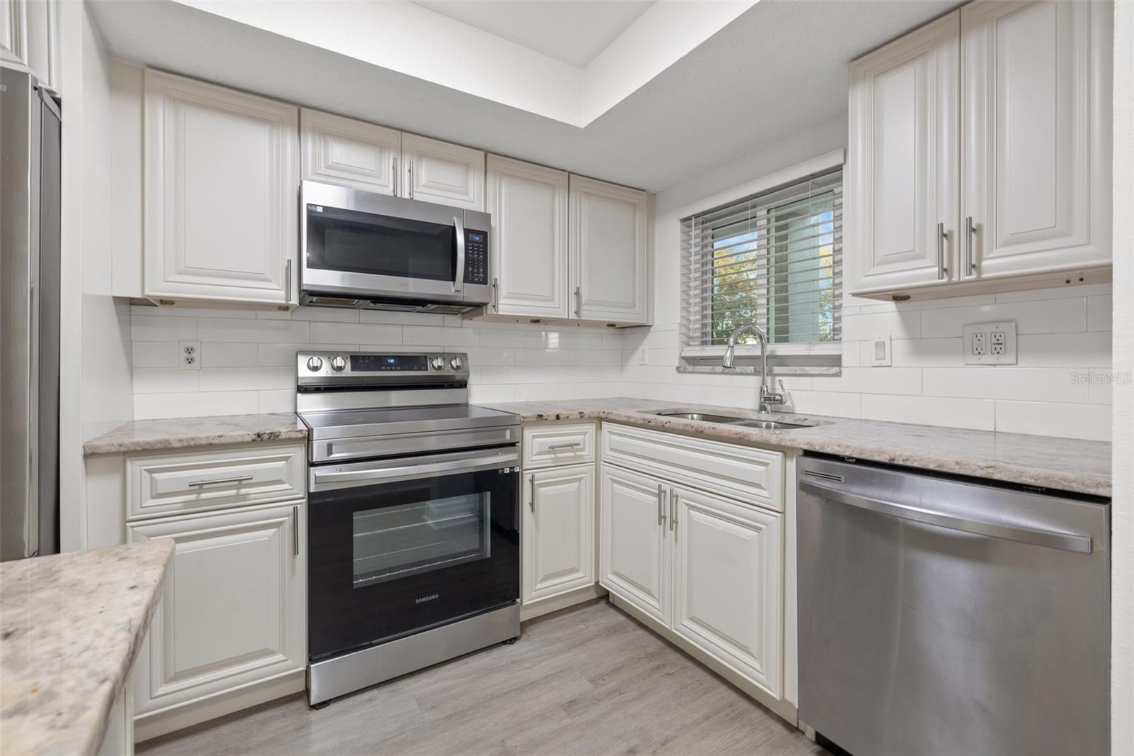 1524 LAKEVIEW ROAD 305