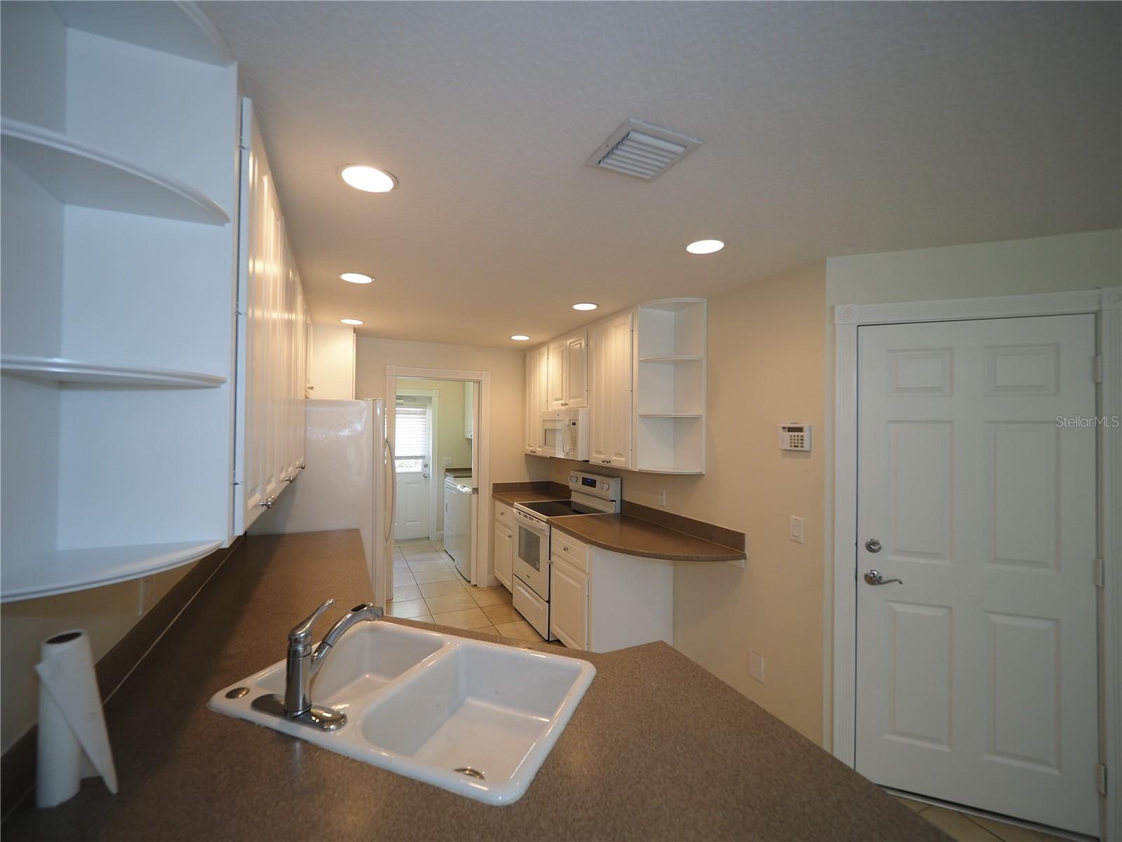 1533 NAPOLI DRIVE E