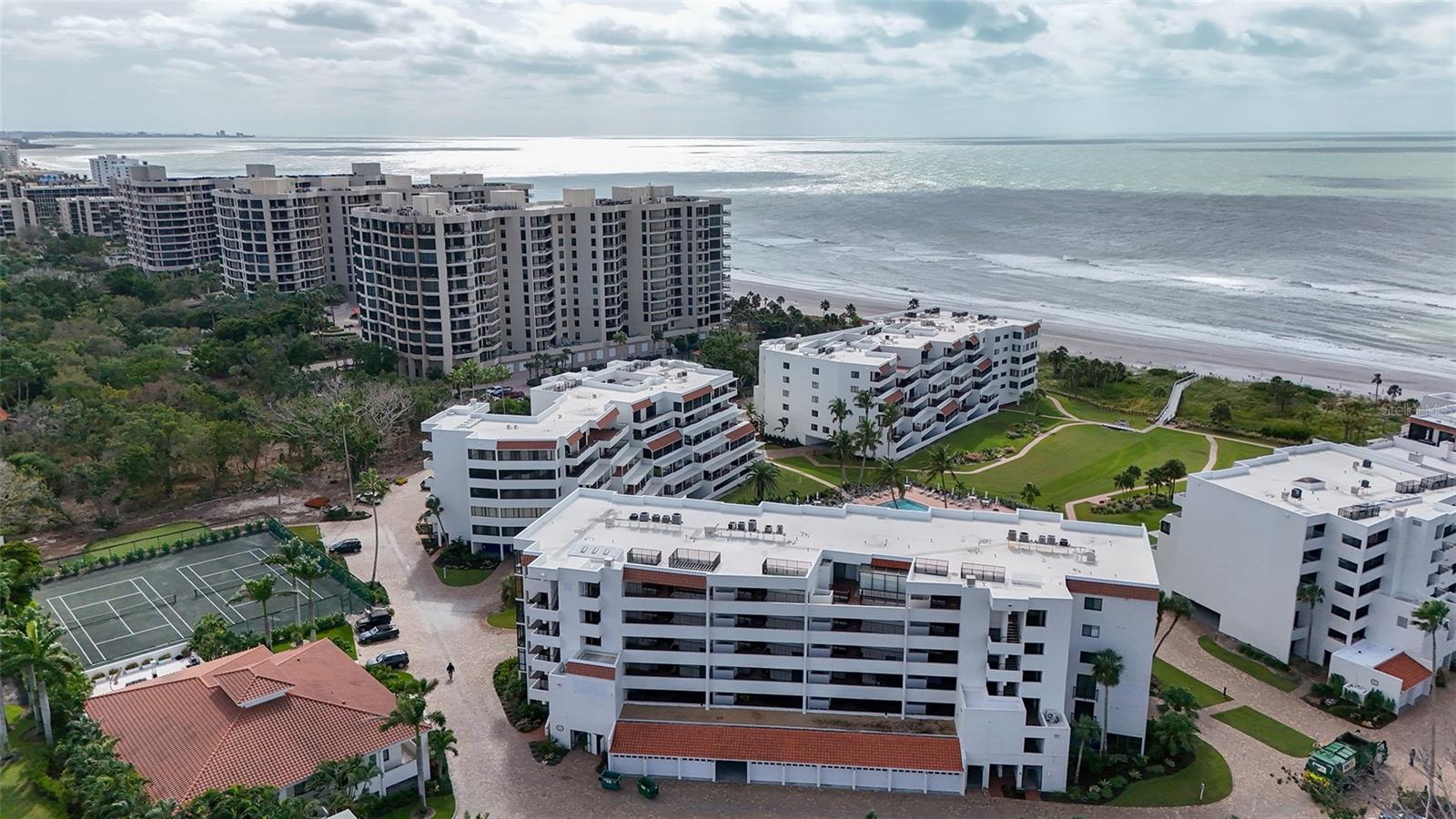 PLAYERS CLUB II - Residential