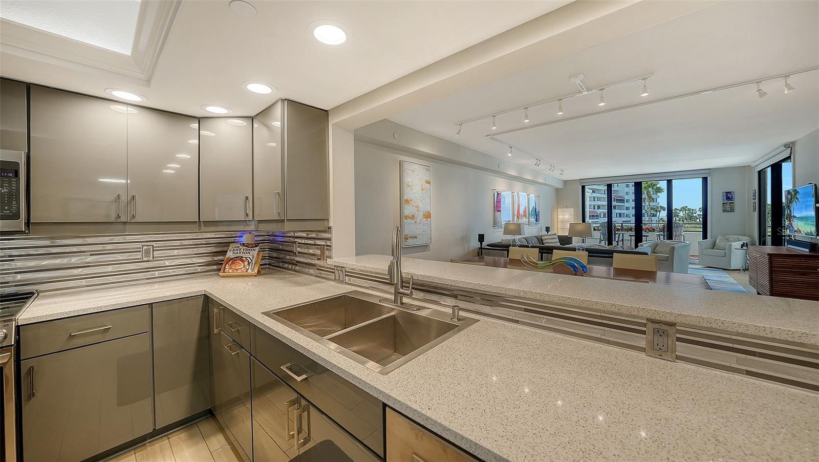 PLAYERS CLUB II - Residential