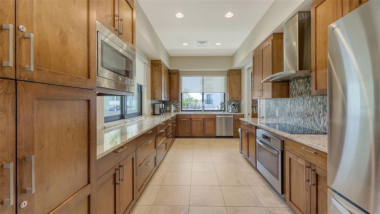 PLAYERS CLUB II - Residential