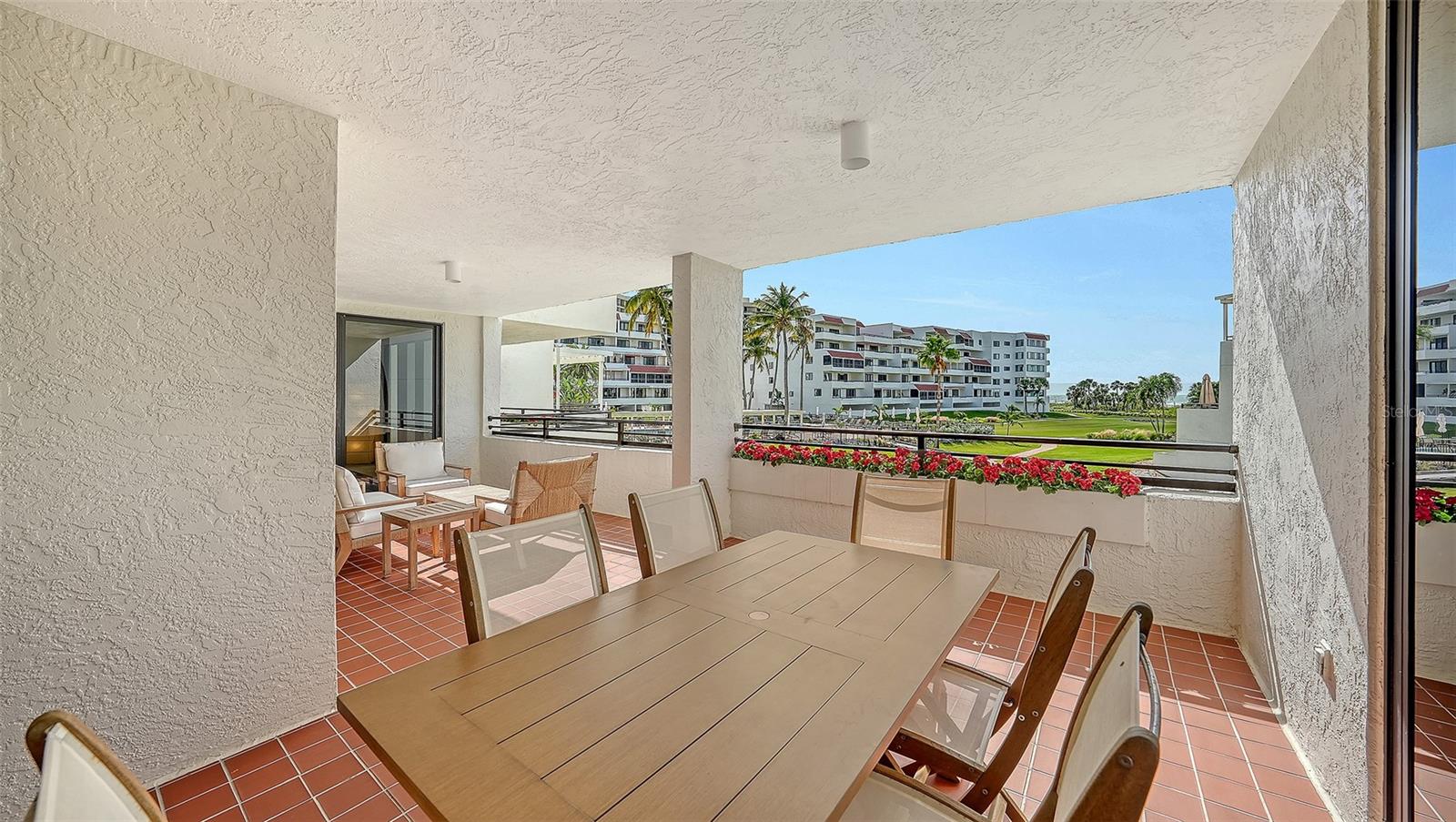 PLAYERS CLUB II - Residential