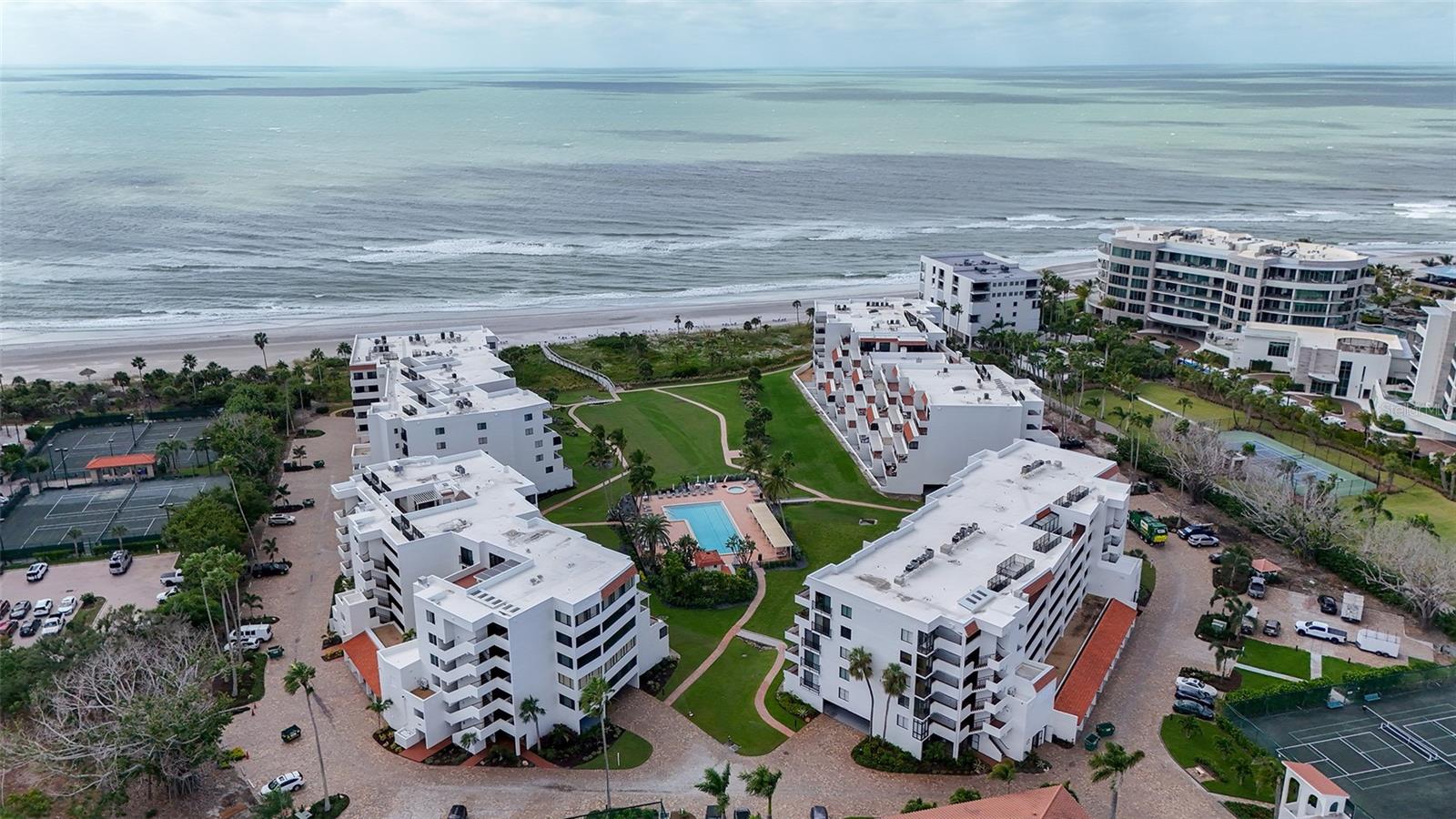 PLAYERS CLUB II - Residential