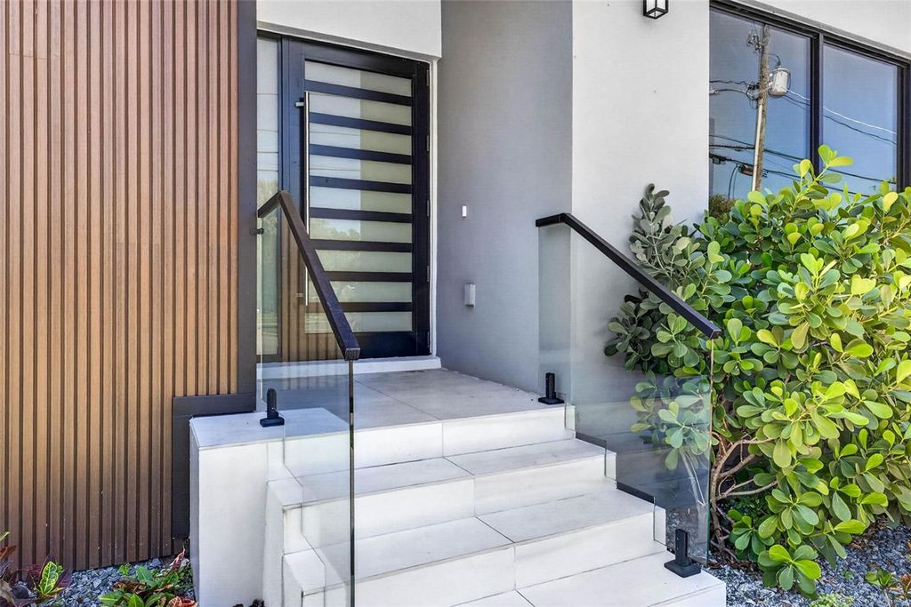 Photo of 4426 W Euclid Avenue, Tampa, FL 33629 (MLS # TB8497058)