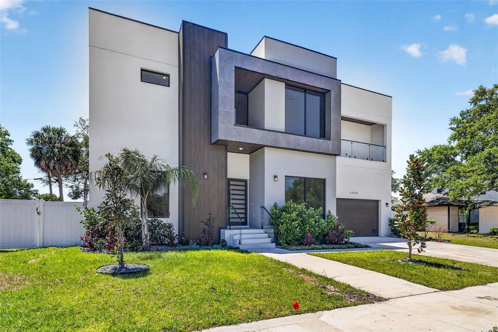 Photo of 4426 W Euclid Avenue, Tampa, FL 33629 (MLS # TB8497058)