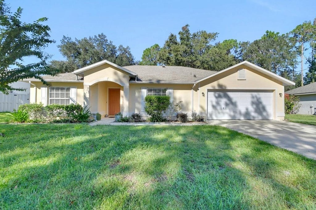 Photo of 9 Perthshire Lane, Palm Coast, FL 32164 (MLS # V4951686)