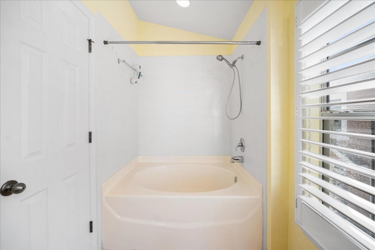 BAY BREEZE COVE - Residential